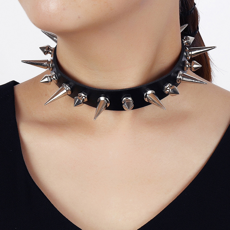 Goth Punk Spike Choker - 男性と女性のためのスパイク付きフェイクレザーネックレス,大きなリベット,パンクスタイル,クールなアクセサリー