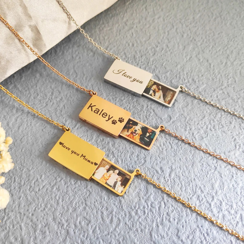 Heart Locket Necklace Photo - パーソナライズされたステンレス製フォトロケットネックレス - カスタムプルアウト封筒ペンダント、刻印入りメッセージ入り、意味のある贈り物