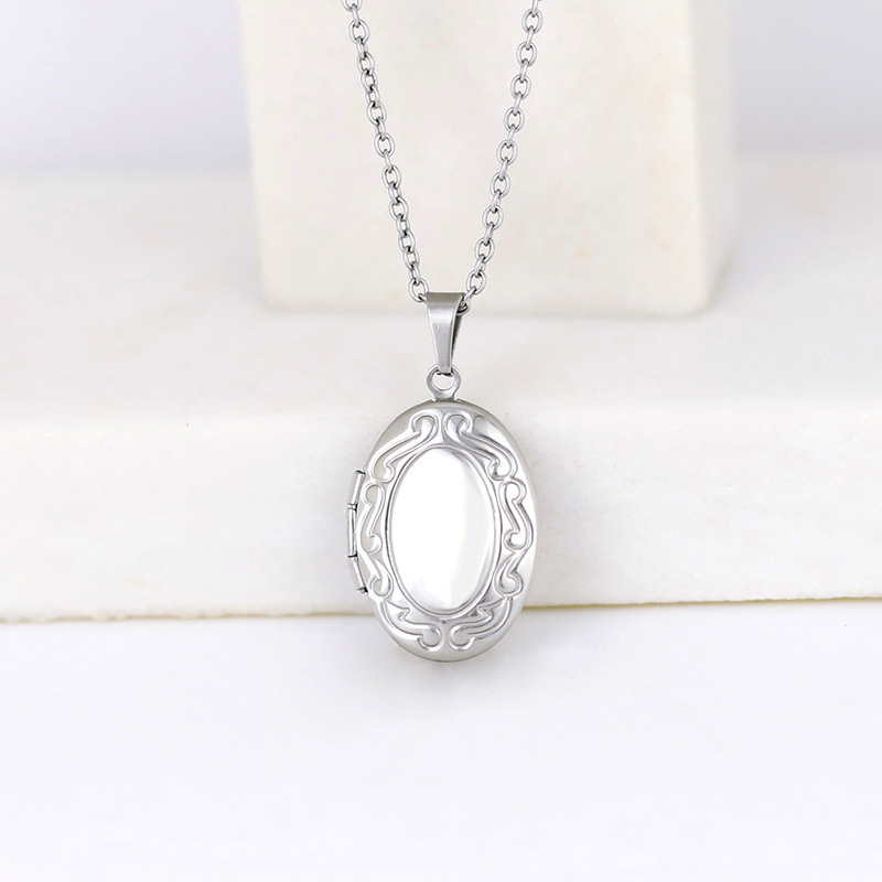 ヴィンテージシルバーカラーの開閉可能なオーバル型・スクエア型 - Heart Locket Necklace Photo のレビューと価格