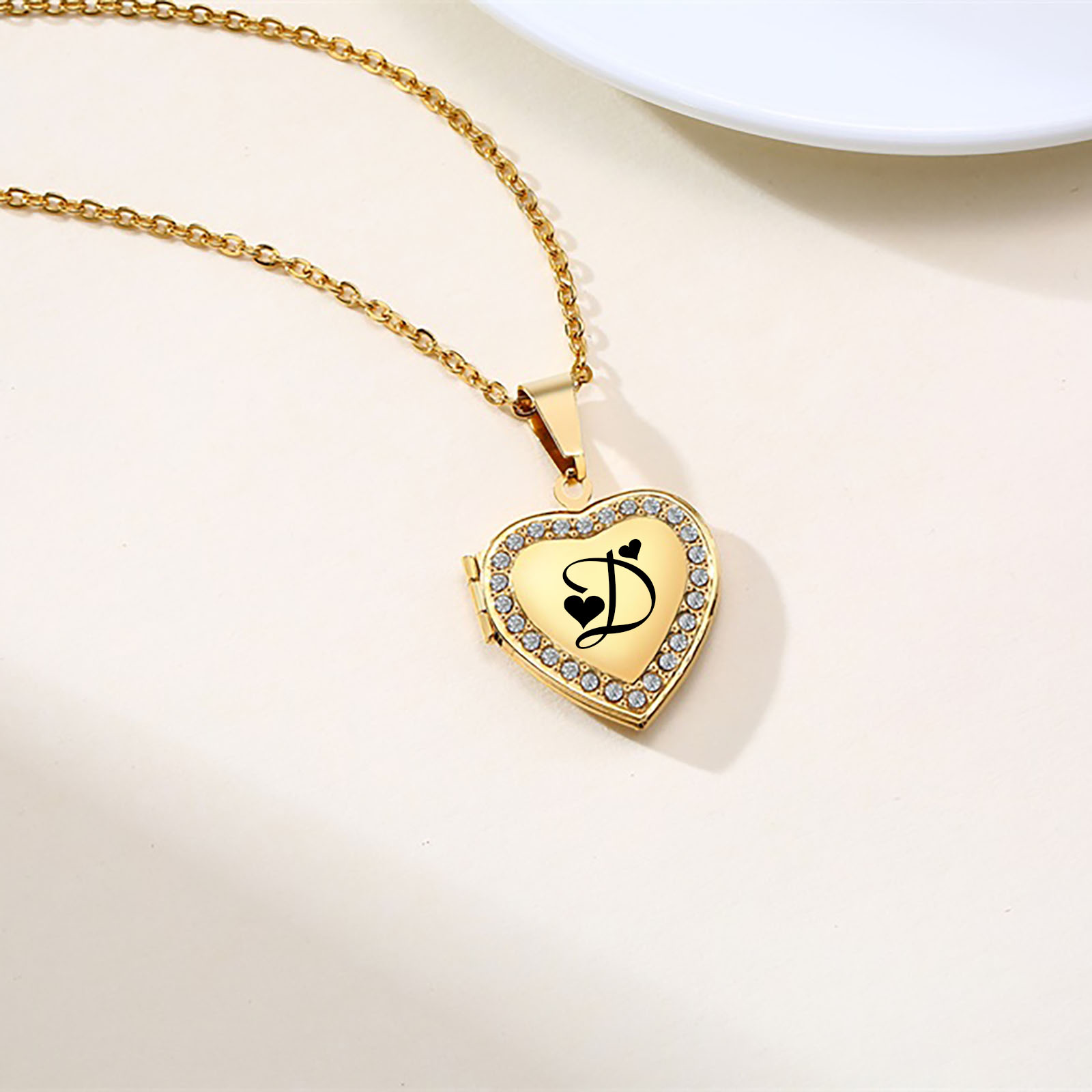 無料彫刻イニシャルハートロケットペンダント女性女の子用、ステ - Heart Locket Necklace Photo のレビューと価格