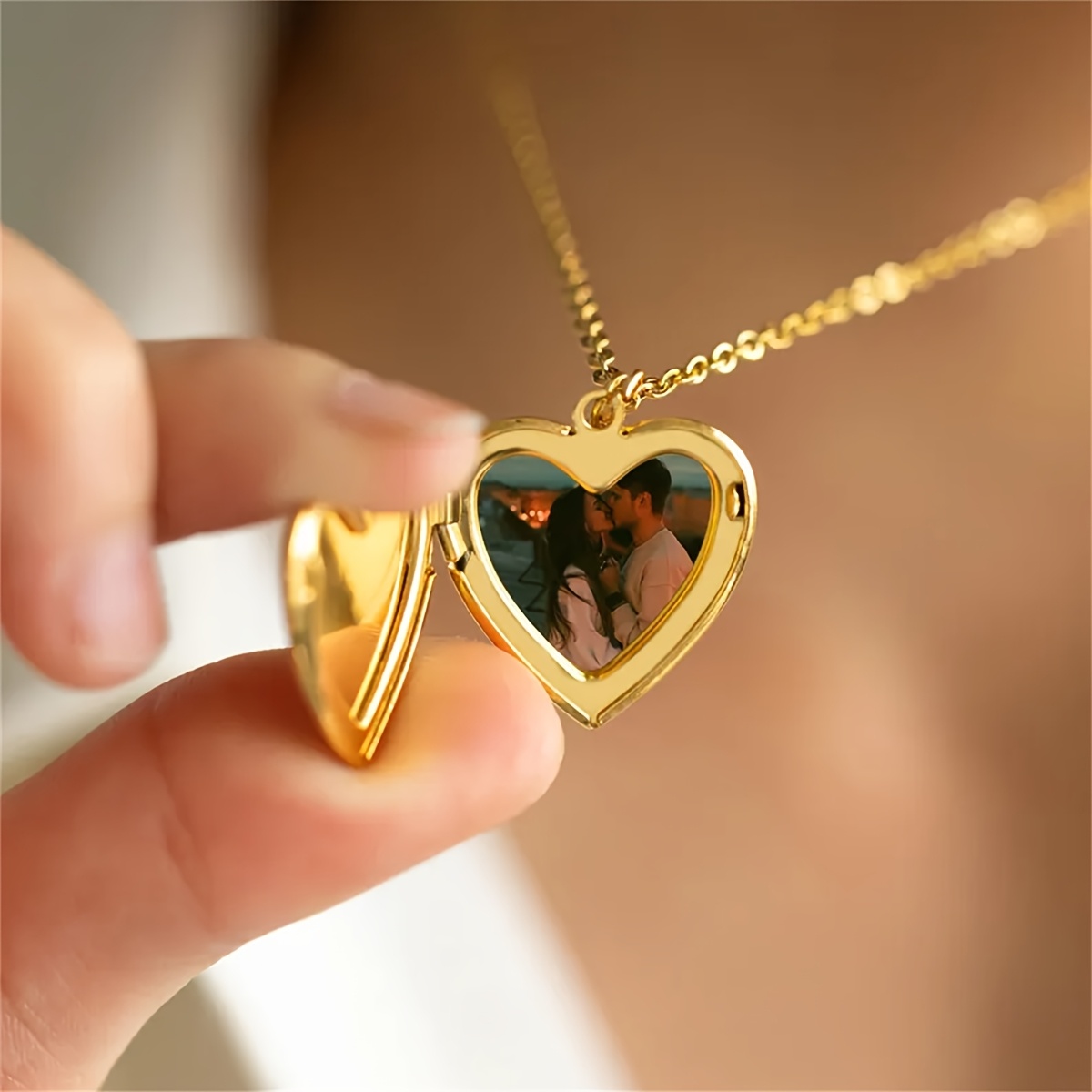 パーソナライズされた1/2写真入りハート型ロケットペンダント - Heart Locket Necklace Photo のレビューと価格