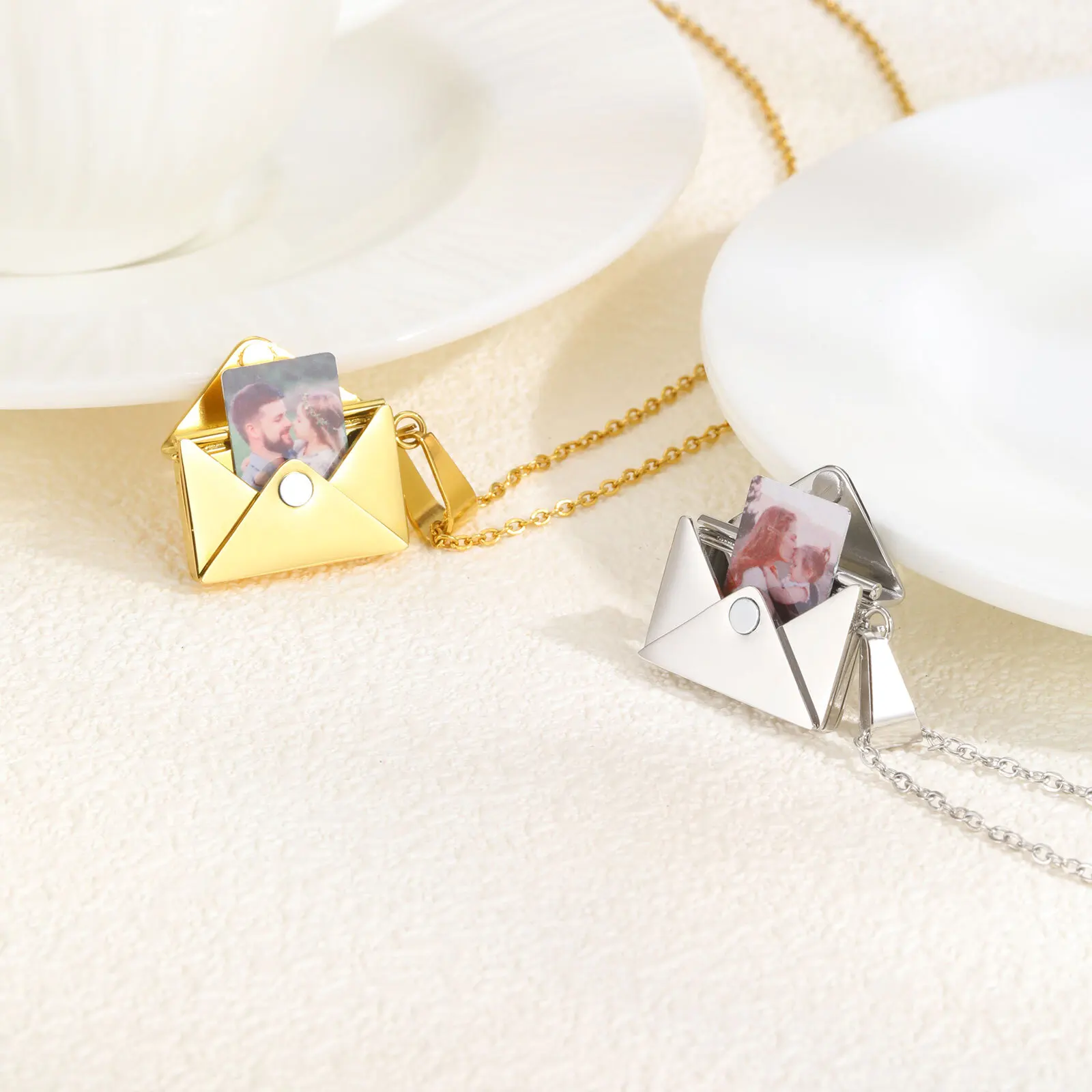 パーソナライズされた写真ロケットネックレス封筒ラブレター形状 - Custom Name Necklace Stainless Steel のレビューと価格