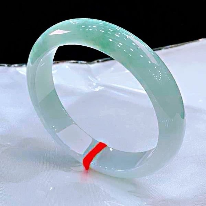 ミャンマー産天然アイスジェダイト、女性用ライトグリーンジェイ - Bracelets のレビューと価格