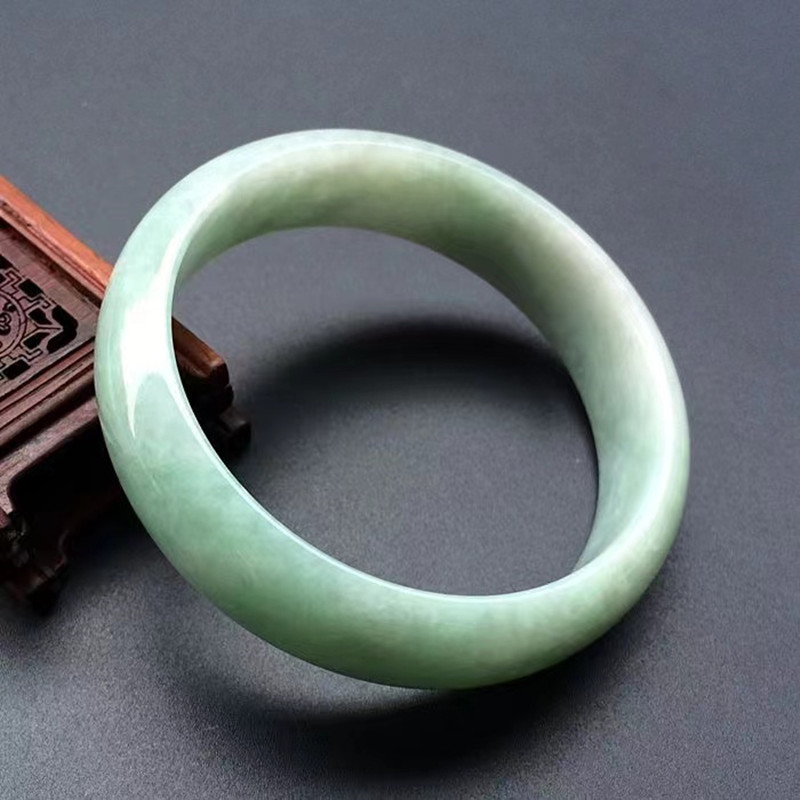 女性用ジェダイト、貴州産緑色の翡翠ブレスレット - Bracelets のレビューと価格