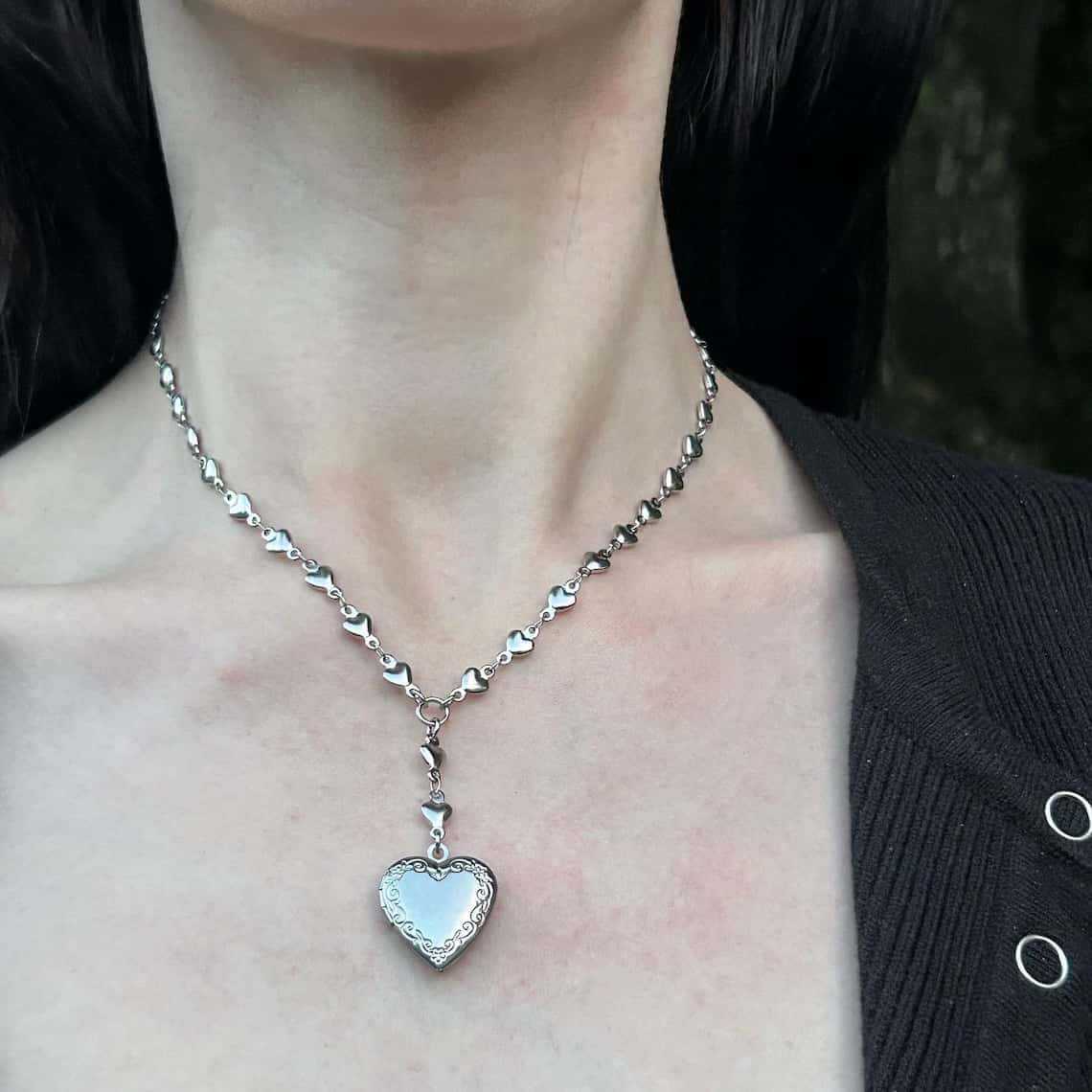 ロザリオ ラリアット チェーン ネックレス ハート ロケット - Heart Locket Necklace Photo のレビューと価格