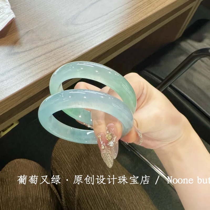 高品質のウォーターフォーム、アイスブルーアゲートカルセドニー - Bracelets のレビューと価格