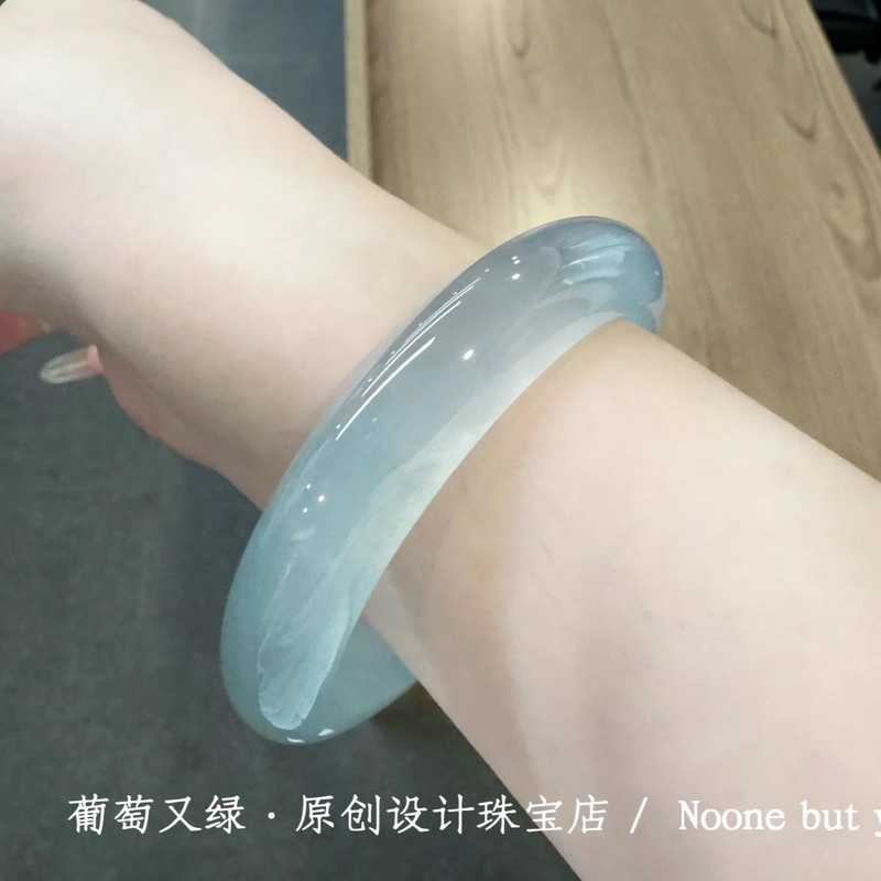 高品質のウォーターフォーム、アイスブルーアゲートカルセドニー - Bracelets のレビューと価格