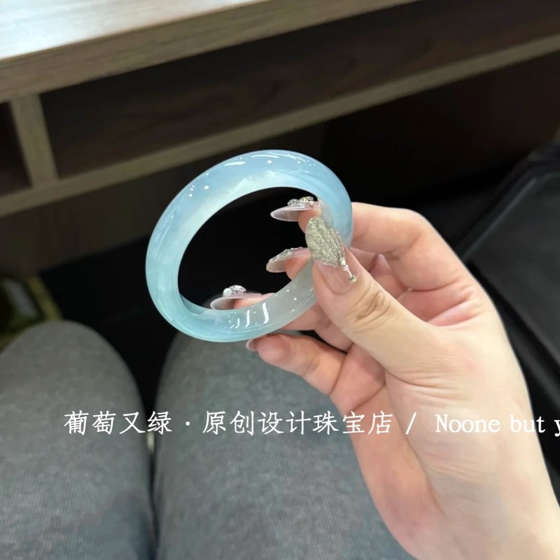 高品質のウォーターフォーム、アイスブルーアゲートカルセドニー - Bracelets のレビューと価格