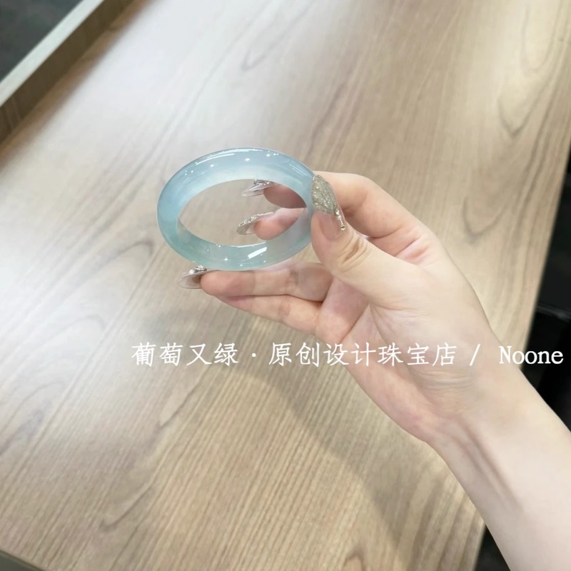 高品質のウォーターフォーム、アイスブルーアゲートカルセドニー - Bracelets のレビューと価格