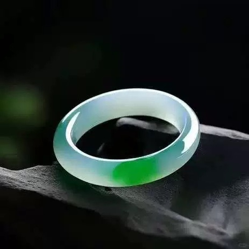 ミャンマー産ジェダイトブレスレット、氷蝋質、規則的な形状、春 - Bracelets のレビューと価格