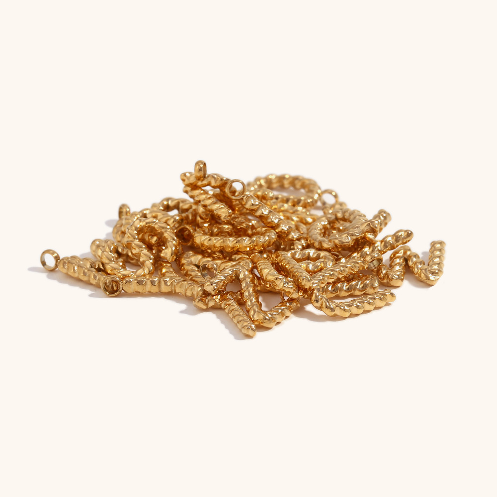 パーソナライズされた3Dレターネックレス、カスタムイニシャル - Initial Letter Necklace 18K Gold のレビューと価格