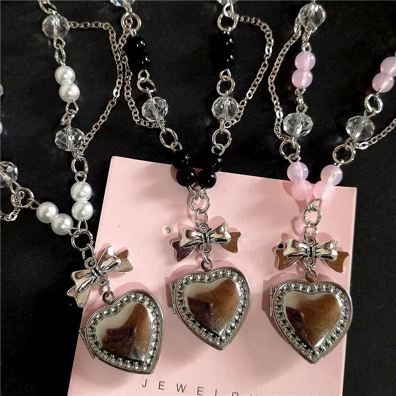 女性用ステンレススチールハートロケットペンダント,シルバーカ - Heart Locket Necklace Photo のレビューと価格